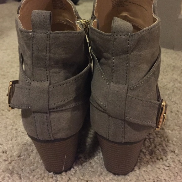 sooo cute booties, worn once. - Picture 2 of 4