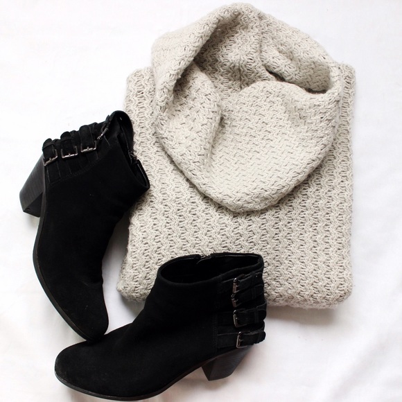 Banana Republic Sweaters - Banana Republic • Gray Knit Cowl Neck Sweater