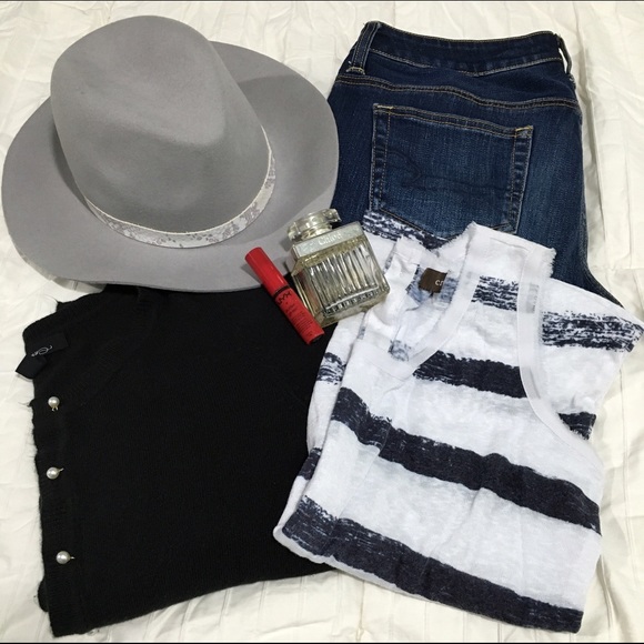 ❌SOLD❌Navy striped tank top