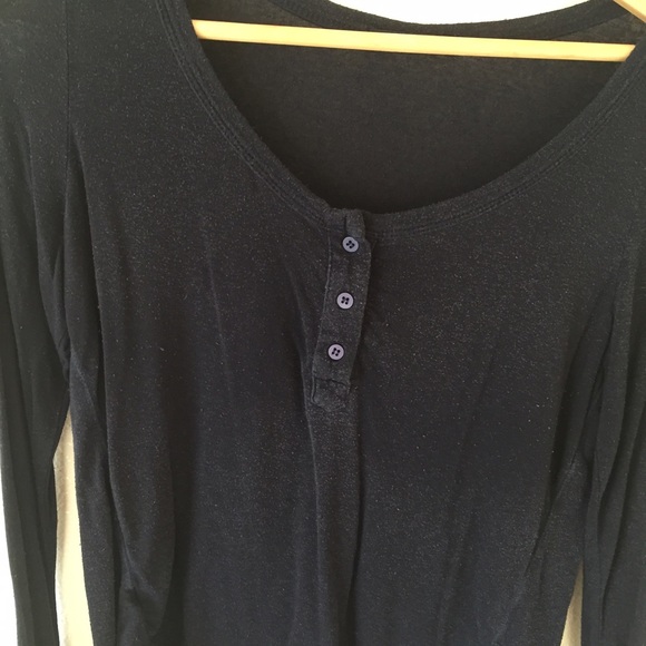 Brandy Melville Navy long sleeve - Picture 2 of 4