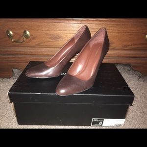 BR Moss Brown leather pump