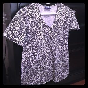 Cute pattern scrub top 💗