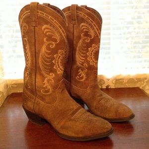 Women's size 8B ariat western boots