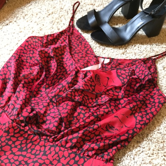 Red black print satin ruffle crop top