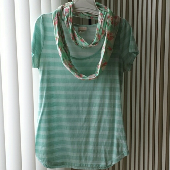 Really cute top, never worn, too small for me. - Picture 1 of 2