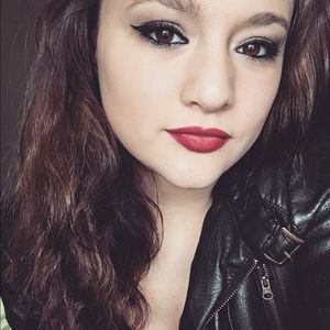 Meet your Posher, Allyssa