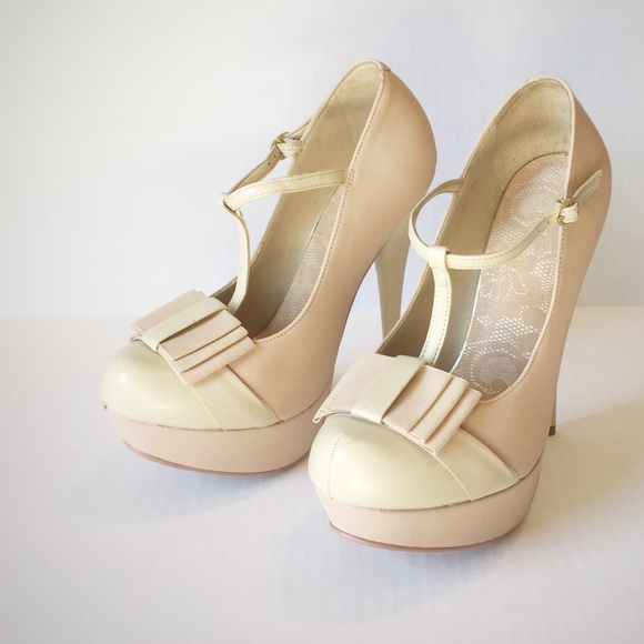 👠 T-Strap Bow Pumps