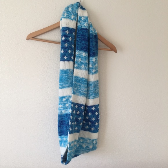Hollister knit scarf - Picture 1 of 3