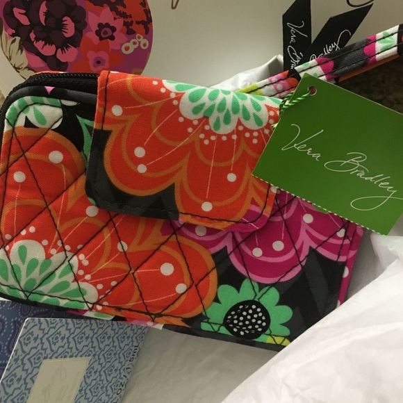 Smart phone wristlet
