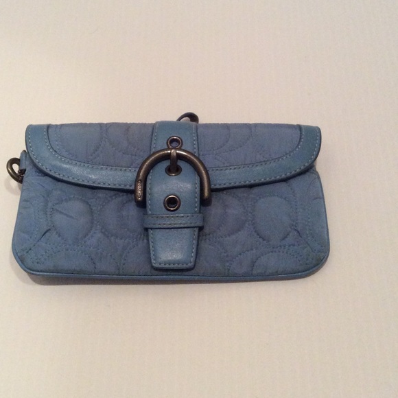 Coach Quilted Wristlet w/Buckle - Like New! - Picture 4 of 4