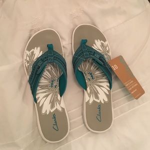 Clarks flip flops
