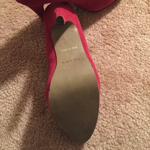 Red heels - Picture 2 of 4