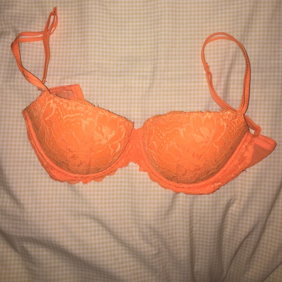 💕PINK! Victoria secret "Date Push Up" bra 💕