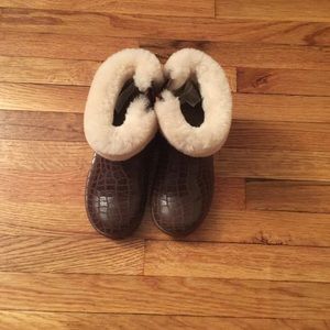 Size 8 brown and tan toddler girls Ugg boots