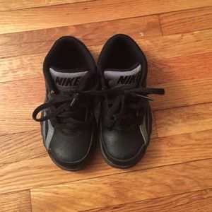 Size 9c toddler boys Bo Jackson Nike