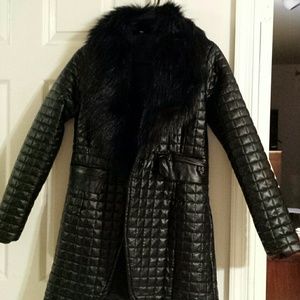 Fake fur collared coat