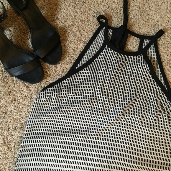Black and white tunic style table top