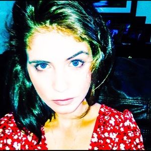 Meet your Posher, Abi