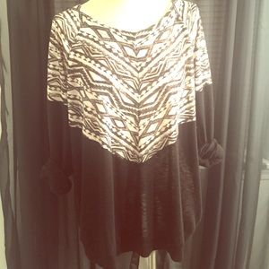 Black & white printed sweater! 🔳