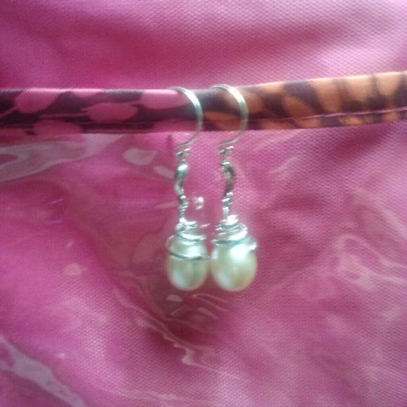 IPS 925 PEARL TWIST DROP EARRINGS