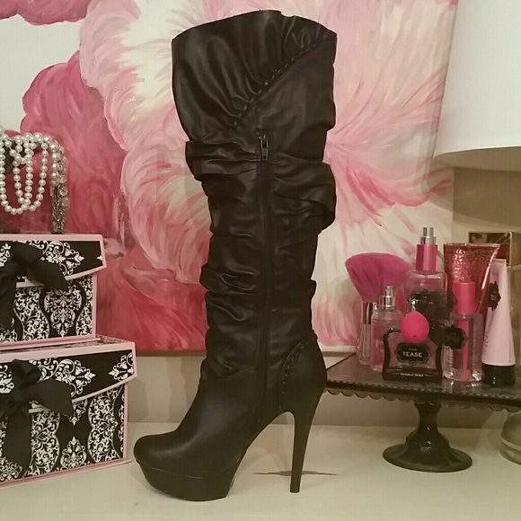 Boots - Picture 3 of 3