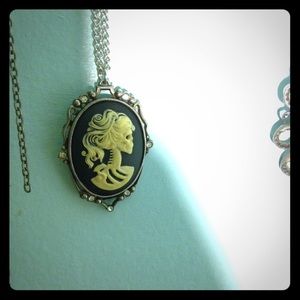 Skull necklace