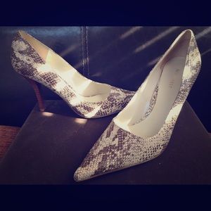 Snake skin pumps!!