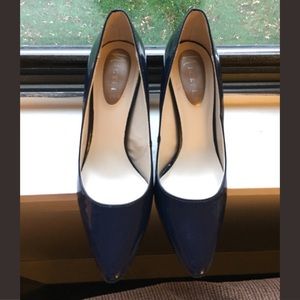 Navy Nickels brand size 6 heels pumps