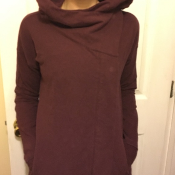Lululemon wrap Bordeaux size 4 fall 2015