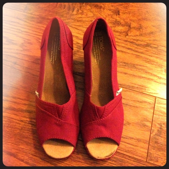 Cranberry Toms Wedges