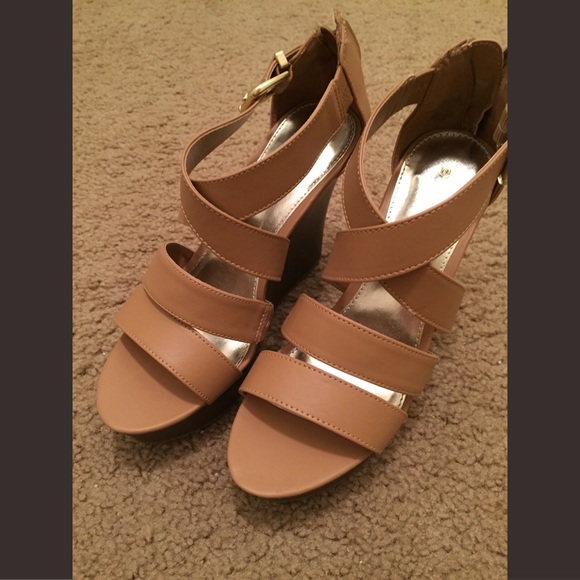 NWOT Express strappy wedges size 7 tan beige nude