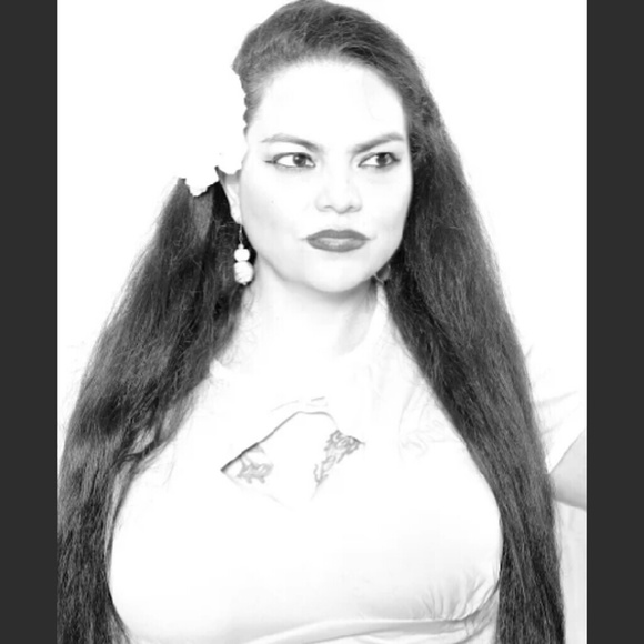 Meet your Posher, Alicia - Picture 2 of 2