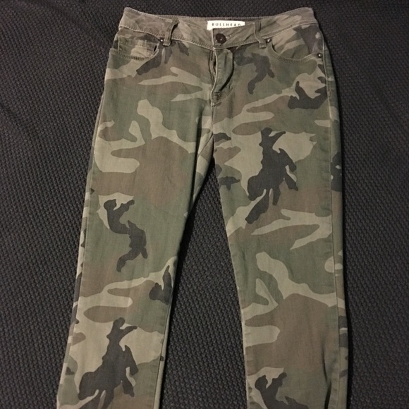 Bullhead camo skinny jeans
