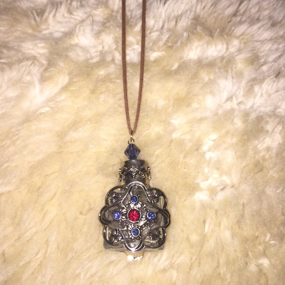 Jewelry - Baroque inspired long necklace