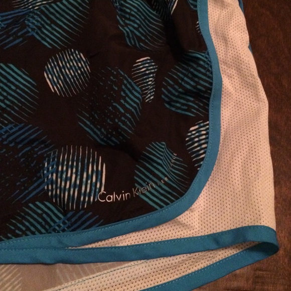 Women's Quick Dry Performance work out shorts - Picture 2 of 3