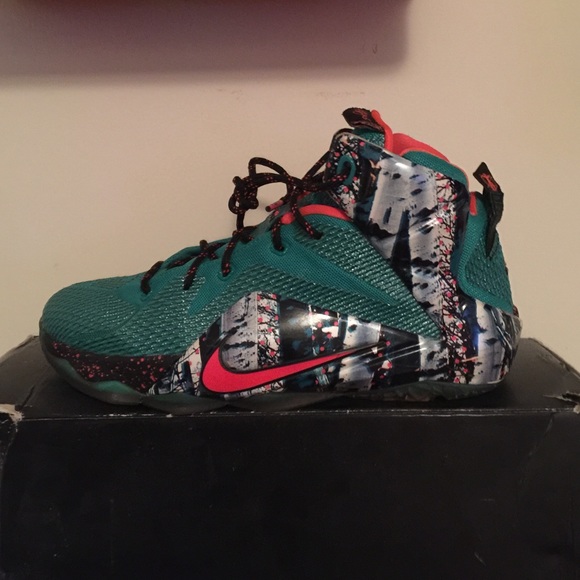 Lebron Xll - Picture 2 of 3