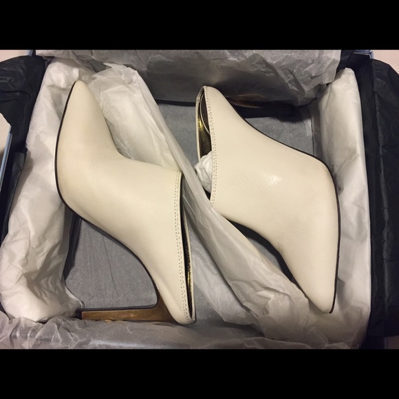 Lavin white gold tone Calfskin leather pointed toe