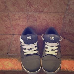 New grey dc shoes