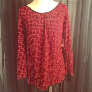 Black &red printed woven top with buttoned sleeves