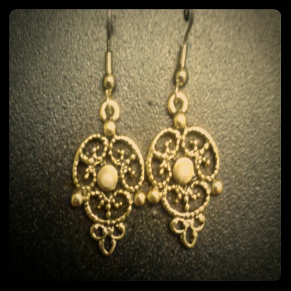 Vintage gold tone earrings