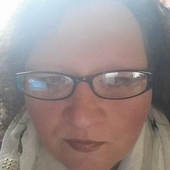 Meet your Posher, Angela - Picture 1 of 1