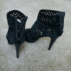 Super Fashionable Black Soft Velvet High Heels