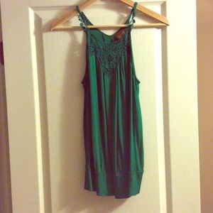 Beautiful emerald green halter style top 🌱