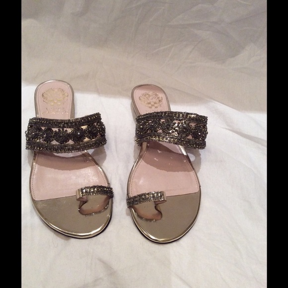 Vince Camuto Gold Fashion Flip Flop Size 6