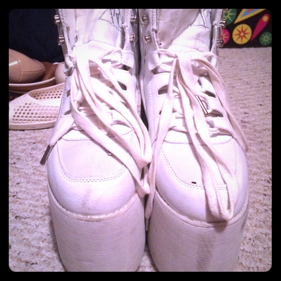 YRU white qozmo sneakers