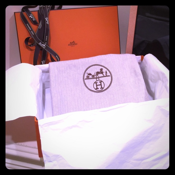 Hermes box w pouch bag