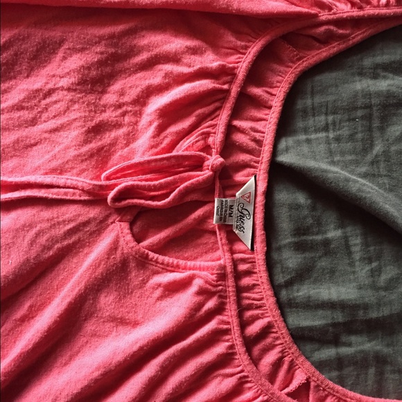 GUESS shoulder showing blouse - Picture 3 of 4