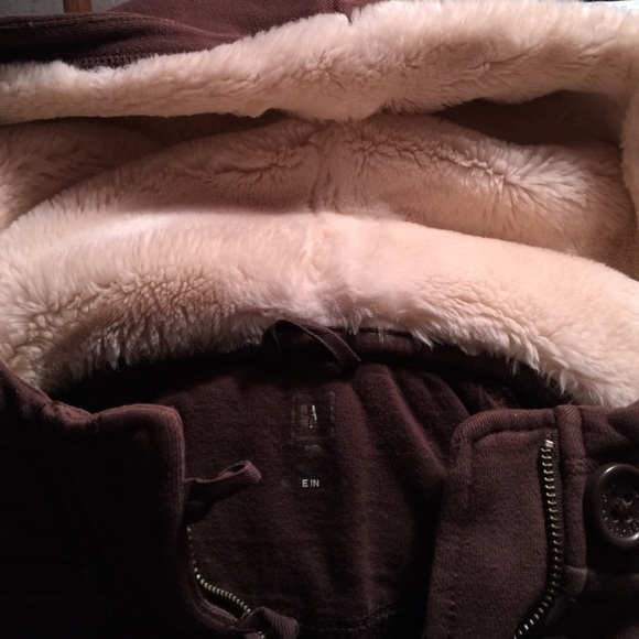 Brown sweatshirt with fur lined hood