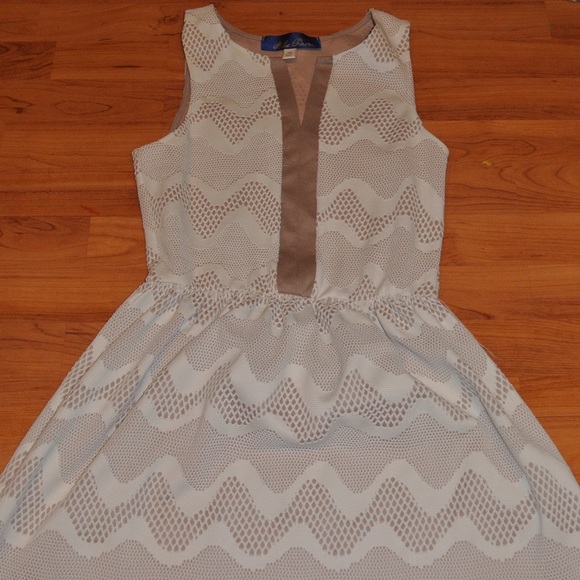 Dress - Picture 2 of 3