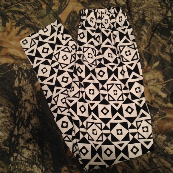 Black & white leggings